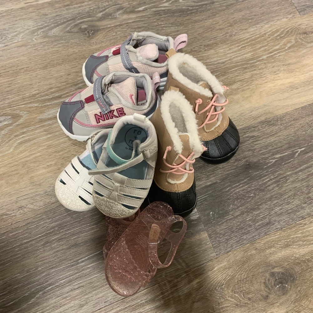 6-12 month baby girl shoes bundle, Nike, Ro+Me and more.